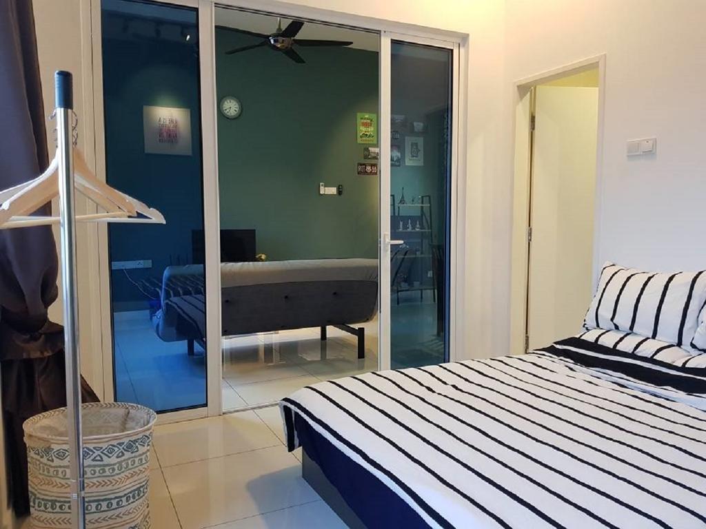 1-5 PAX 5MINS IOI MALL LRT COZY APARTMENT PUCHONG KUALA LUMPUR